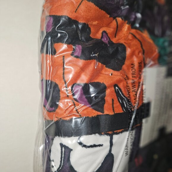 Vera Bradley Outlet Peanuts Halloween Essential Fleece Throw Blanket NWT - Picture 8 of 8